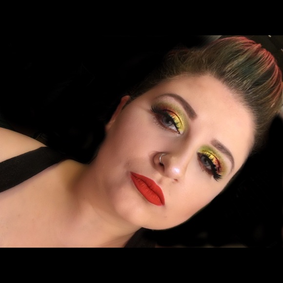 MEET YOUR POSHER - Picture 7 of 7